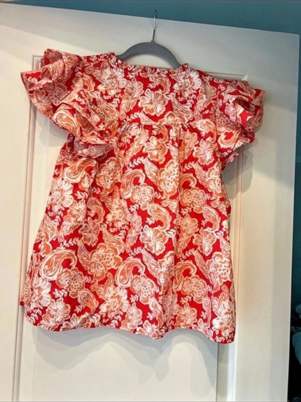 Crown & Ivy Floral Ruffle Sleeve Blouse in Coral & White Size Petite Large